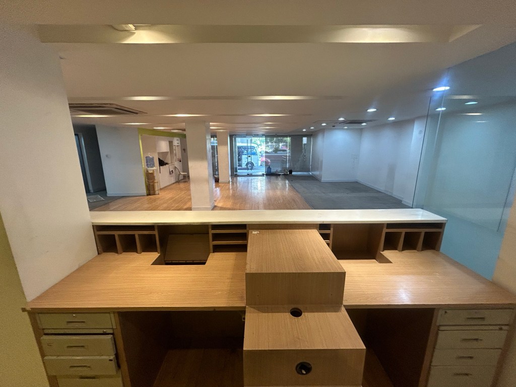 Building, office space, commercial space for rent lease